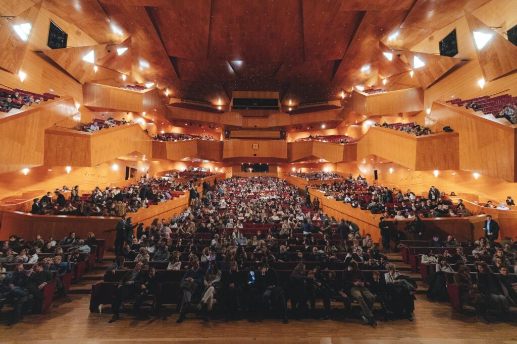 El festival de Navidad en el Euskalduna reúne a las las familias para celebrar la Navidad en Gaztelueta