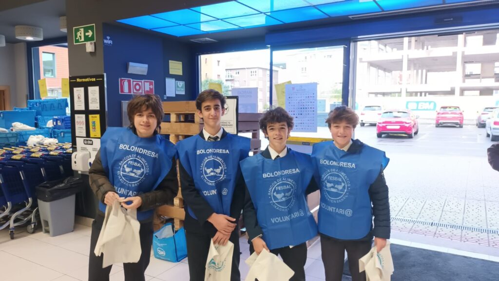 Los alumnos de Global School participan en distintas campañas solidarias durante la preparación de la Navidad en Gaztelueta